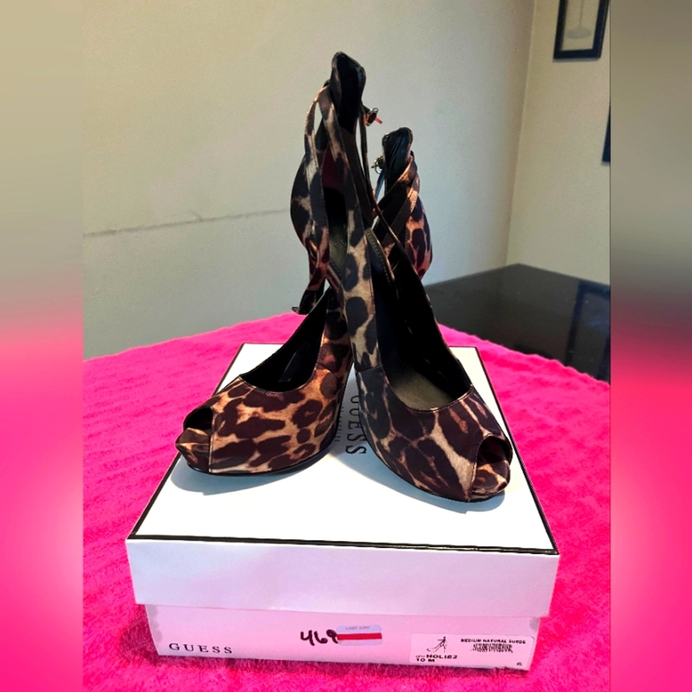 Guess Peeptoe Pump